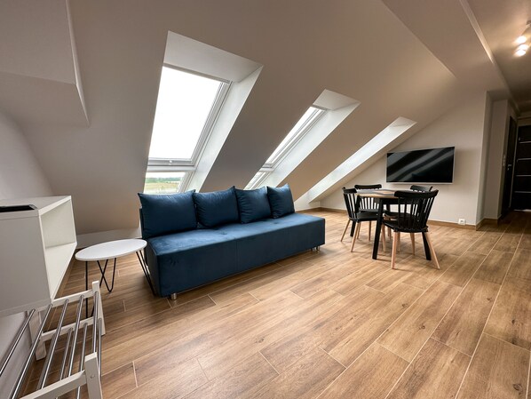 Standard Apartment | Ruang tamu | TV LCD 