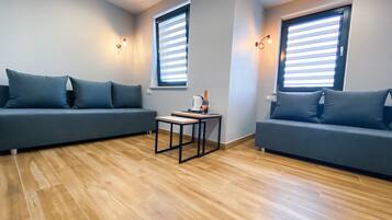 Basic Quadruple Room | 1 bedroom, iron/ironing board, free WiFi, bed sheets