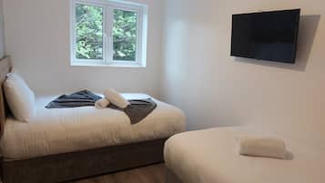 3 bedrooms, free WiFi, bed sheets