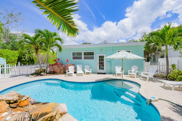 A heated pool - Great Family Home, Pool, and Ping Pong Table, Near the Beach - Beach Side Babe (Lido Key)