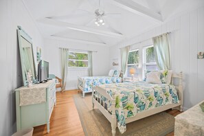 3 bedrooms, desk, Internet, bed sheets - Great Family Home, Pool, and Ping Pong Table, Near the Beach - Beach Side Babe (Lido Key)