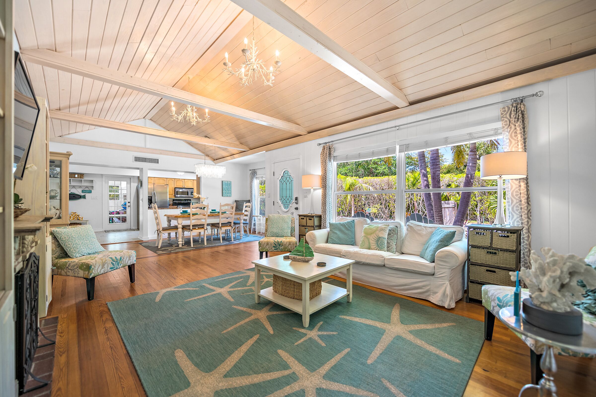 Fernseher, Tischtennisplatte