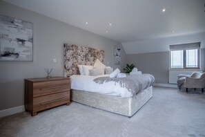 4 多间卧室、熨斗/熨衣板、免费 WiFi、床单