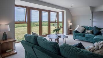 32-inch Smart TV with cable channels, TV