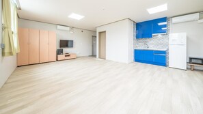 Basic Room, 1 Bedroom (dongari) | 1 bedroom, free WiFi - Tongyoung Sandeulhae Healling Pension (Tongyeong)