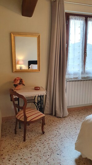 1 camera, culla da viaggio, Wi-Fi gratuito, lenzuola