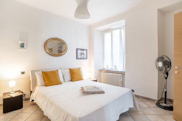 2 bedrooms, iron/ironing board, WiFi