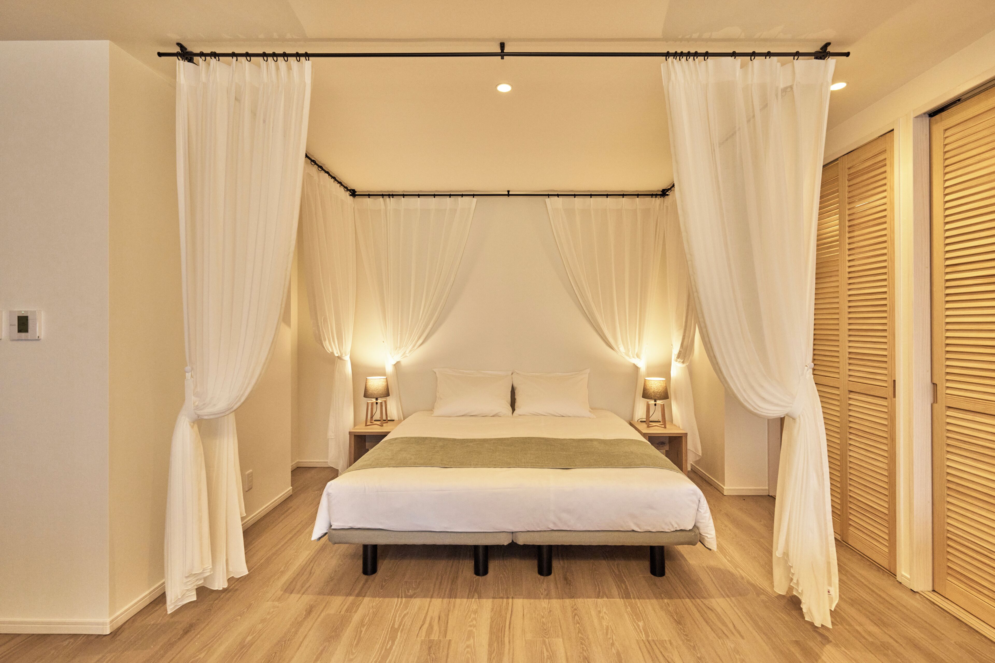 Private Hot Tub Suite,Non Smoking | Down comforters, in-room safe, desk, free WiFi