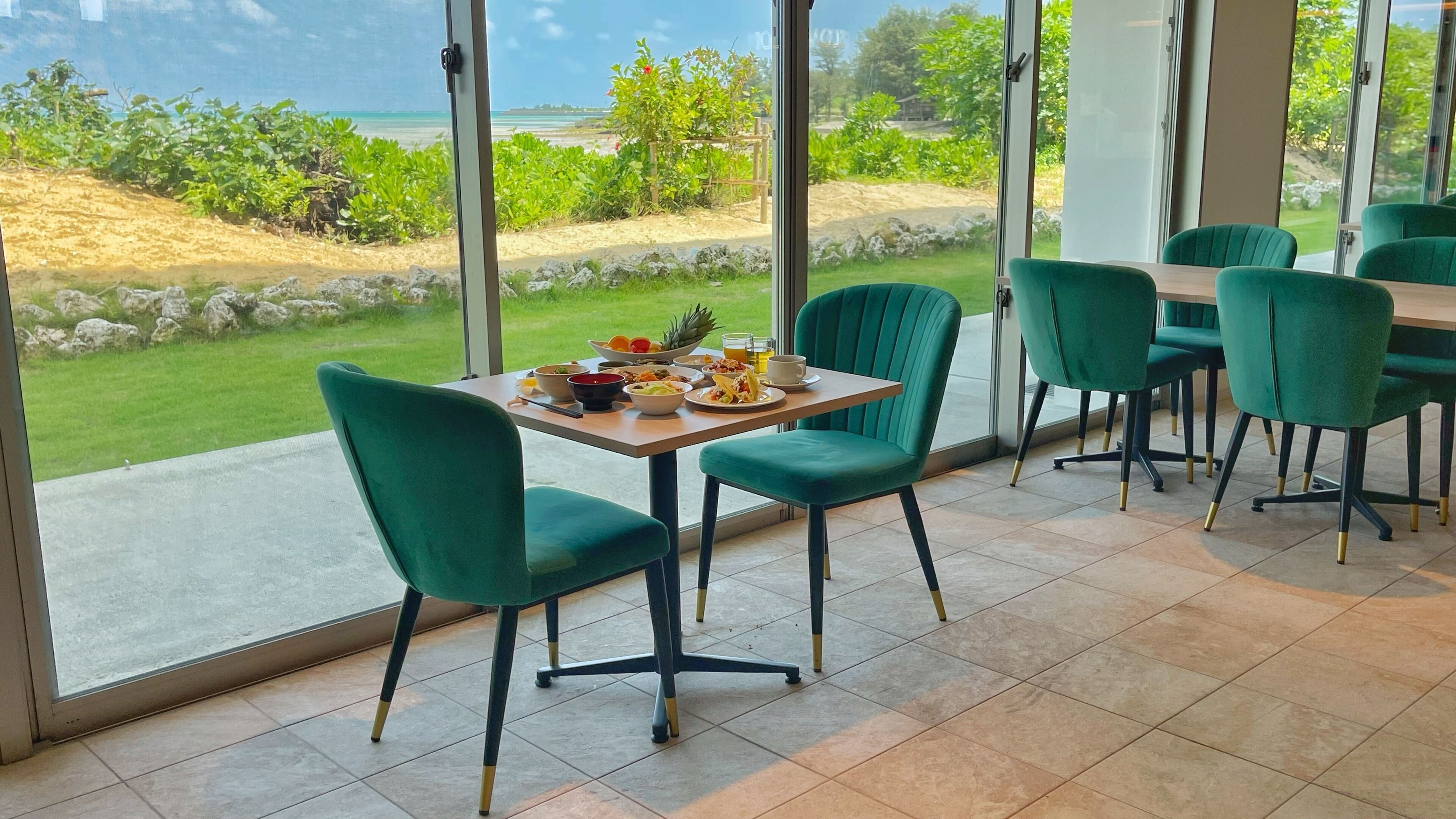 Desayuno buffet todos los días (con cargo) 