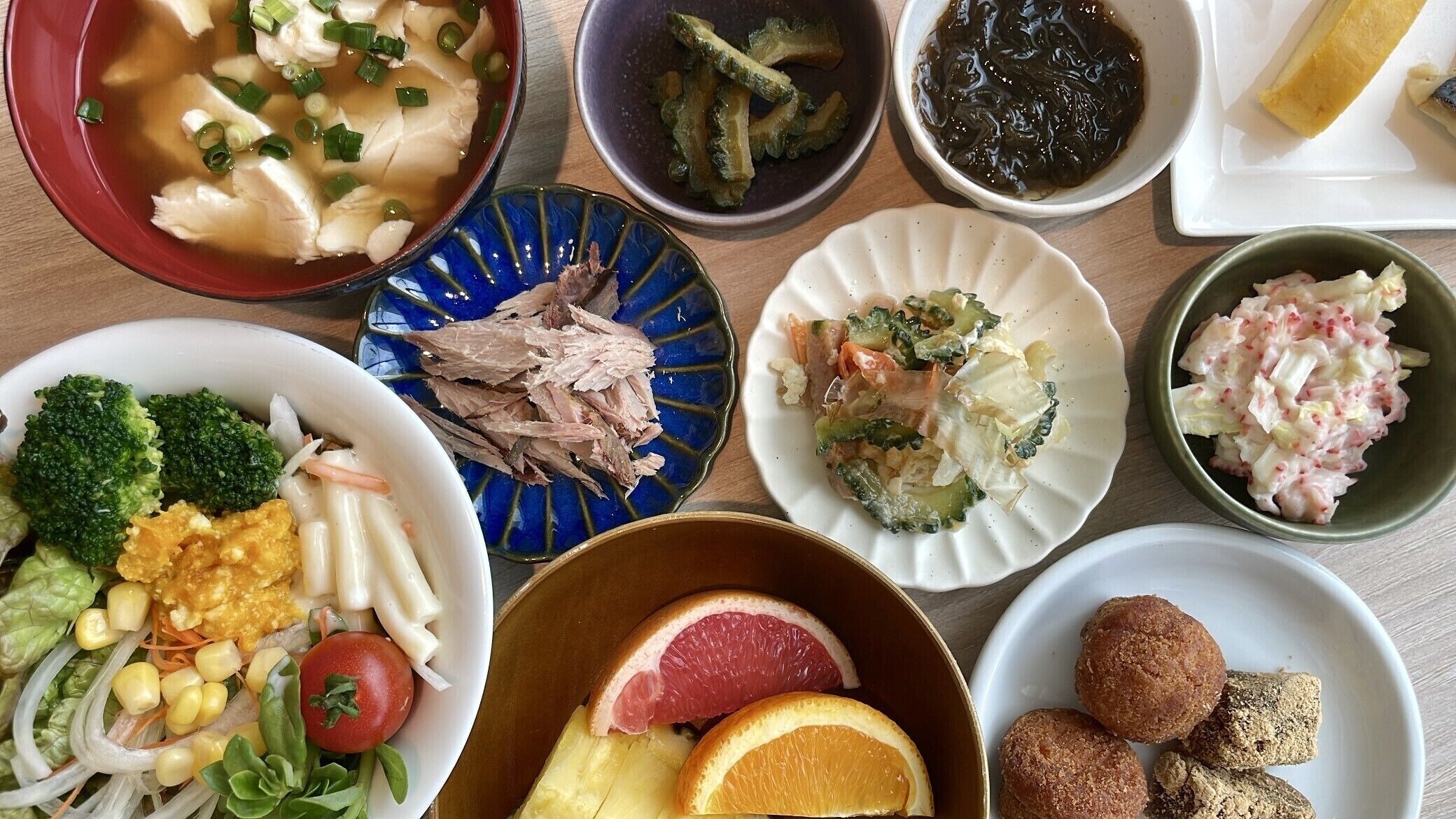 Petit déjeuner buffet servi tous les jours en supplément