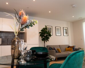 Apartment | Eigene Küche | Kühlschrank, Mikrowelle, Ofen, Herdplatte