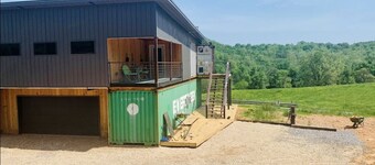 Unique Container Home🏔 MTB 🚲