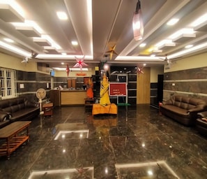 Reception - Hotel Santhosh Inn (Nagapattinam)