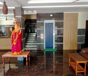 Elevator - Hotel Santhosh Inn (Nagapattinam)