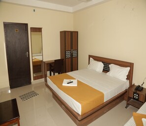 Luxury Room | Free WiFi - Hotel Santhosh Inn (Nagapattinam)