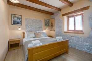 5 bedrooms, iron/ironing board, travel cot, free WiFi