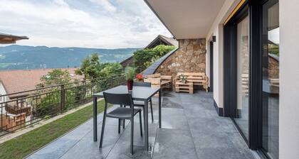 'AUMIA Apartment Rubin' with Mountain View & terrace