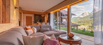 Chalet Panorama Himmelreichhof mit Bergblick, gemeinschaftlich genutztem Pool & WLAN