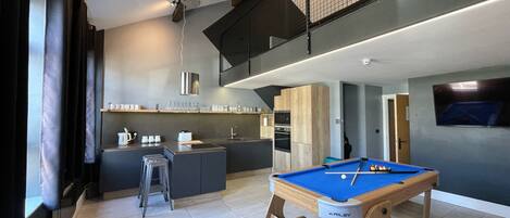 Penthouse Luxe, salle de bains privée | Cuisine partagée