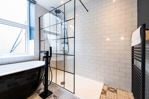 Penthouse Mewah, kamar mandi pribadi | Kamar mandi