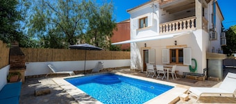 Villa Balena met verwarmd zwembad, zeezicht, Wi-Fi en airconditioning