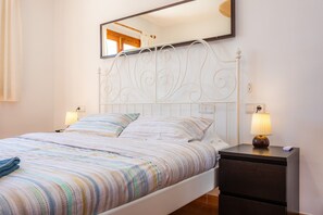 4 bedrooms, iron/ironing board, free WiFi, bed sheets - Villa Balena with Heated Pool, Sea Views, Wi-Fi, and Air Conditioning (Sa Ràpita)