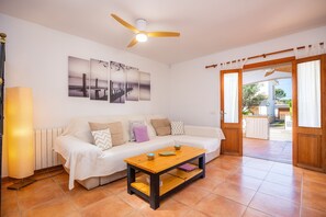 TV - Villa Balena with Heated Pool, Sea Views, Wi-Fi, and Air Conditioning (Sa Ràpita)