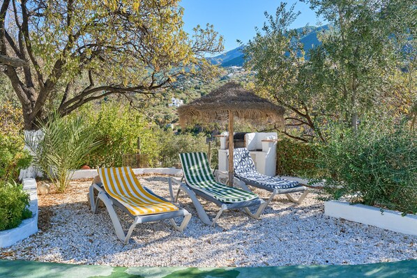 المنطقة المحيطة بالمنشأة