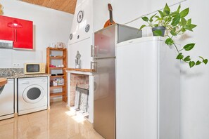 Frigorífic, microones, forn i placa de cuina 