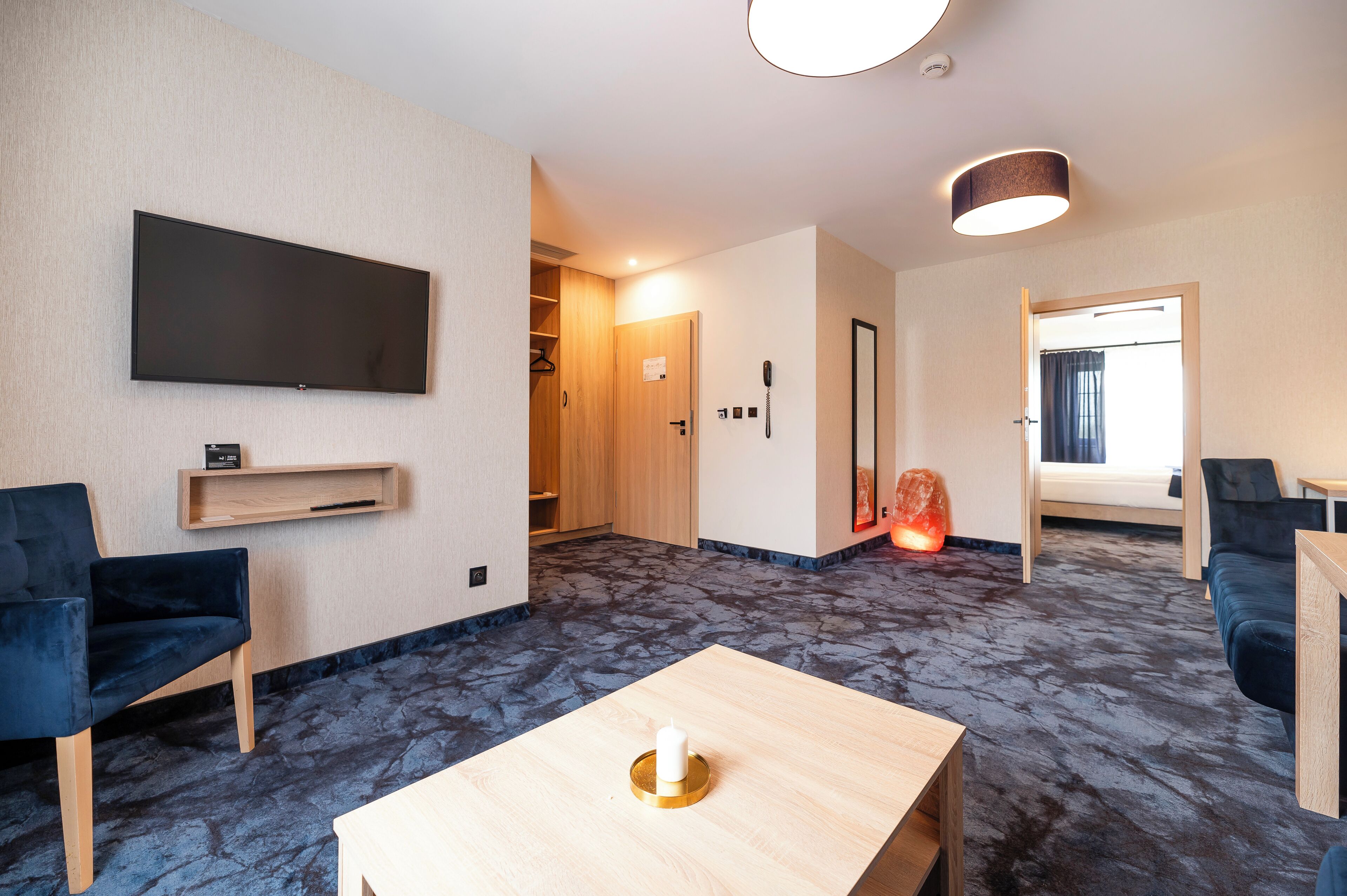 Deluxe Room | Desk, laptop workspace, blackout drapes, soundproofing