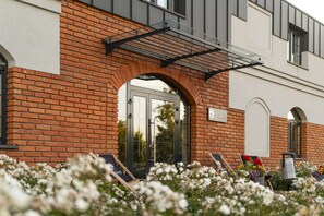 Front of property - Ignasiak Hotel (Wrzesnia)