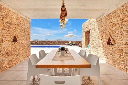 Holiday Home Villa Rural Sajoná with Sea Views, Pool and Wi-Fi