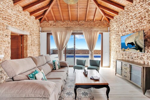 Ferienhaus Villa Rural Sajoná mit Meerblick, Pool und WLAN