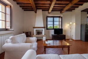 TV - Casa vacanze Melograno Poderone with Terrace, Shared Pool & Wi-Fi (Grosseto)