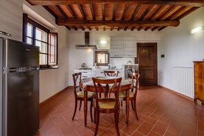 Dining - Casa vacanze Melograno Poderone with Terrace, Shared Pool & Wi-Fi (Grosseto)