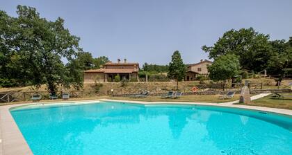 Agriturismo Ginepro Poderone with Garden, Shared Pool & Wi-Fi
