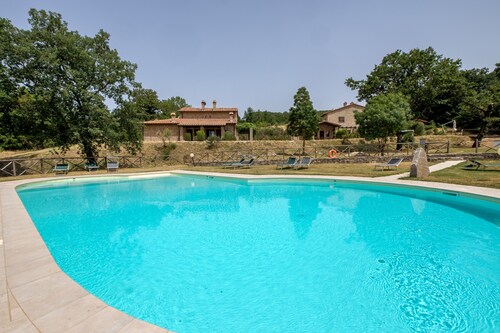 Agriturismo Ginepro Poderone mit Garten, gemeinschaftlich genutztem Pool und WLAN