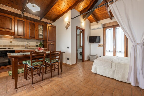 1 bedroom, iron/ironing board, free WiFi, bed sheets