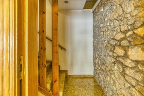 Interior - Apartment Estudio G close to the Beach with Balcony & Wi-Fi (L' Escala)