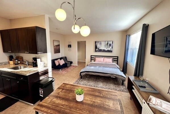 Iron/ironing board, free WiFi, bed sheets