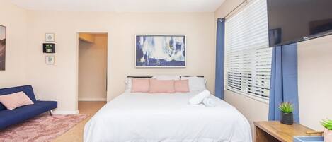 Iron/ironing board, free WiFi, bed sheets