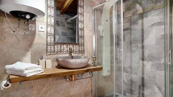 Bathtub, towels