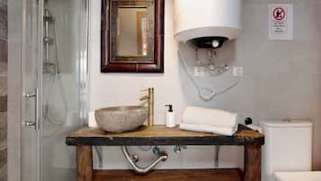 Bathtub, towels
