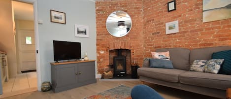 Casa de campo conforto | Área de estar | Smart TV 52 polegadas com canais digitais, TV, lareira