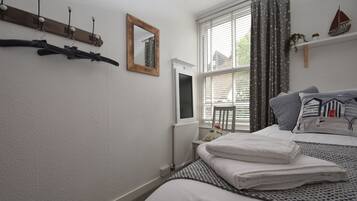 Comfort Cottage | 2 bedrooms, individually decorated, individually furnished, desk