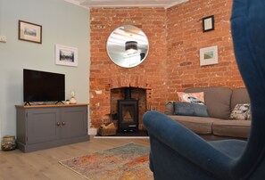 Comfort Cottage | Living area | 52-inch Smart TV with digital channels, TV, fireplace