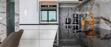 Réfrigérateur, four, plaque de cuisson, lave-vaisselle