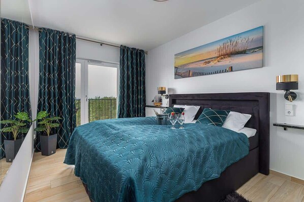 1 habitación, tabla de planchar con plancha, wifi y ropa de cama