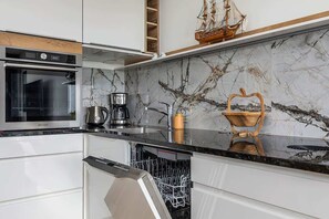 Refrigerador, horno, parrilla de estufa y lavavajillas 