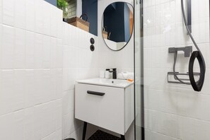 Douche, sèche-cheveux